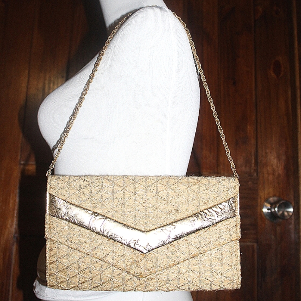 Beautiful Vintage Made in Hong Kong Metallic Gold Woven Chain Purse & wallet